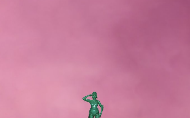 Mariah the Scientist, Kali Uchis – Is It a Crime