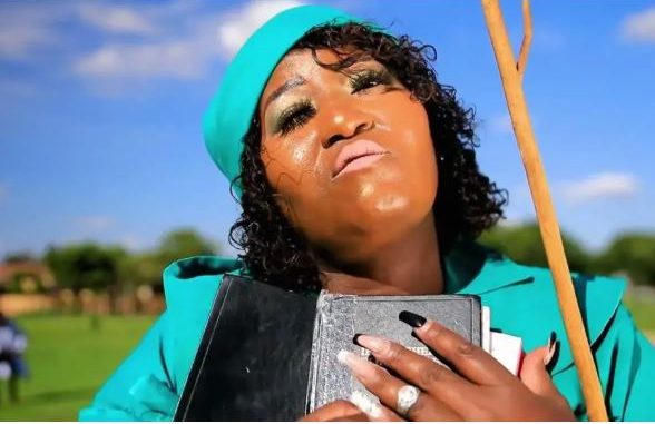 Maskandi First Class – Dr Khosi_Uzungibhale